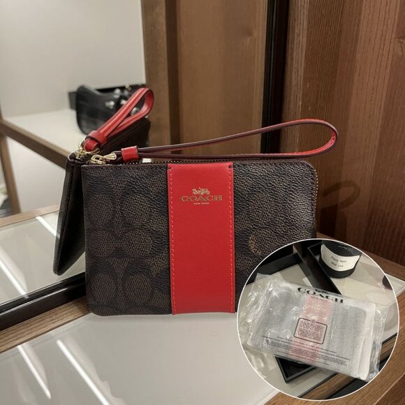 COACH CORNER ZIP WRISTLET IN SIGNATURE CANVAS WITH STRIPE CW854 - Picture 1 of 11
